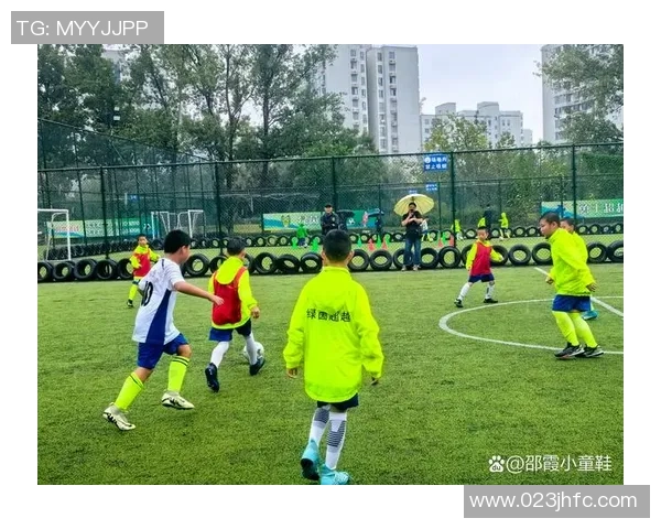 描绘绿茵场上的激情与梦想足球比赛中的瞬间与情感交织的艺术之旅