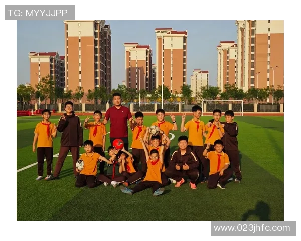 足球课大班的快乐时光与团队合作精神培养之旅